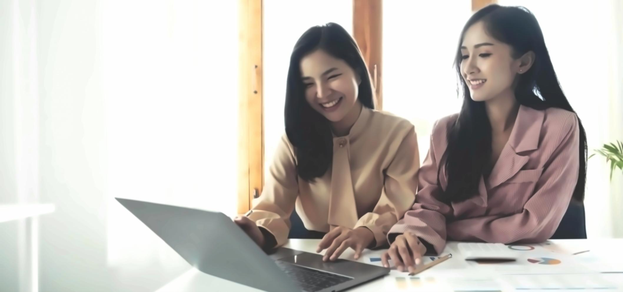 Фотограф работает над проектом в студии